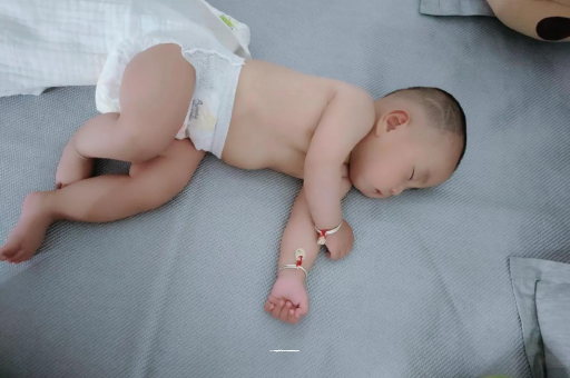 黔西宝宝流白色粘鼻涕